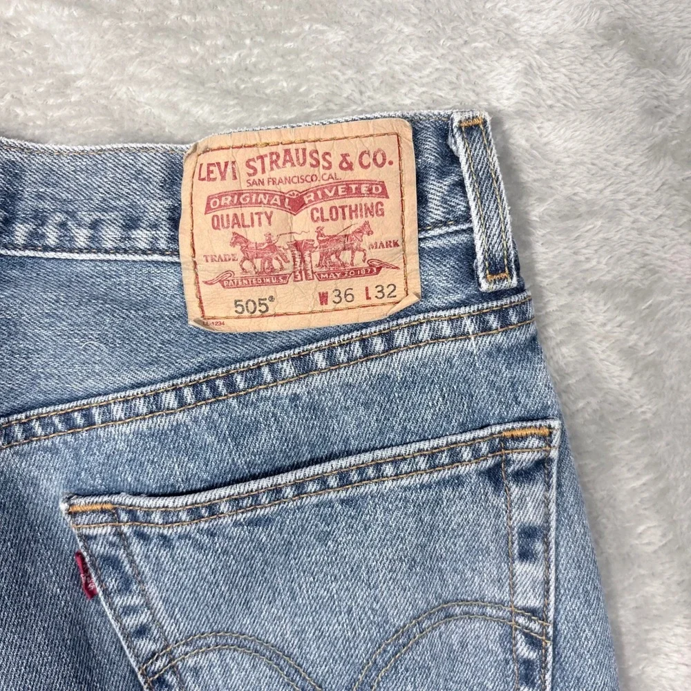Levi's 505 Regular Fit Jeans Mens 36x32 Light Wash Blue Straight Leg Denim